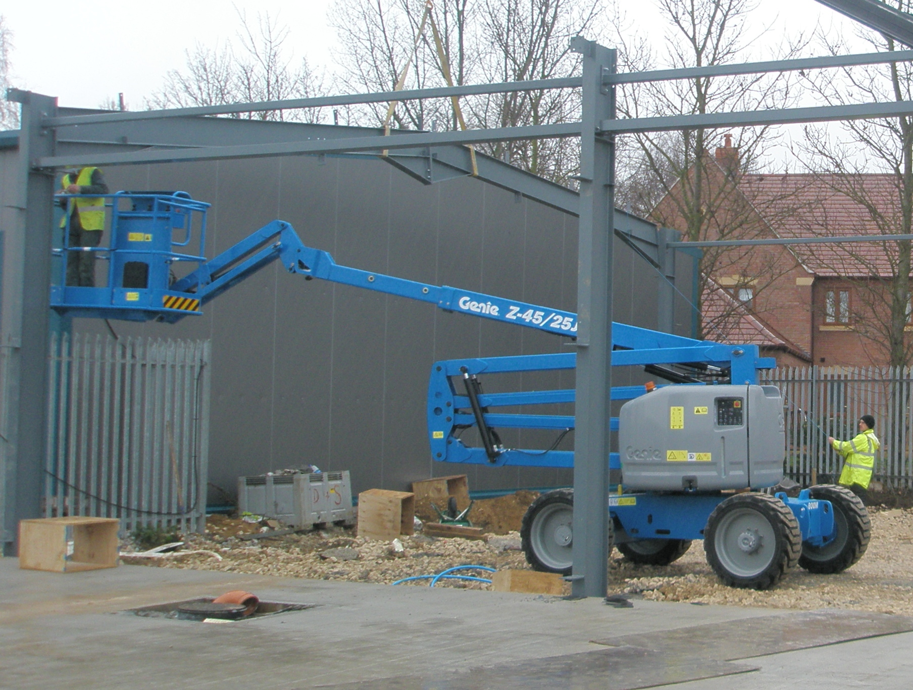 Installation of insulated cladding and envelope for light industrial unit